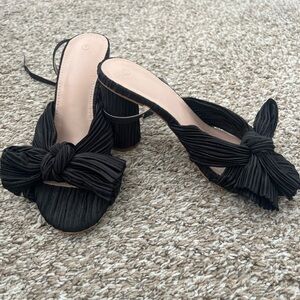 Brand new never been worn womens bow knot heels